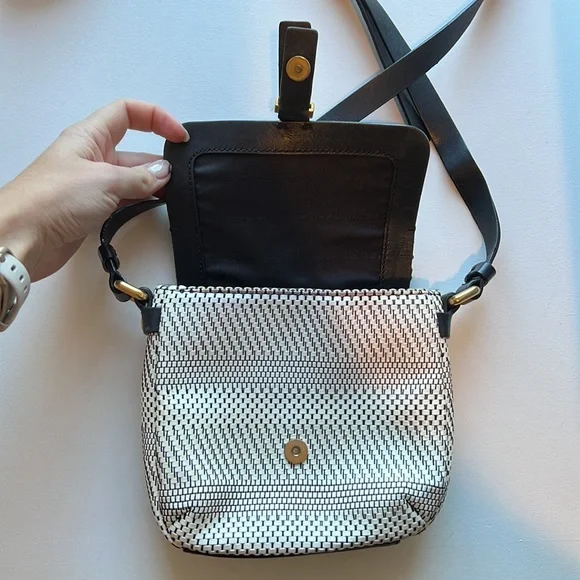 Marc by Marc Jacob’s black and white crossbody bag - Picture 3 of 6